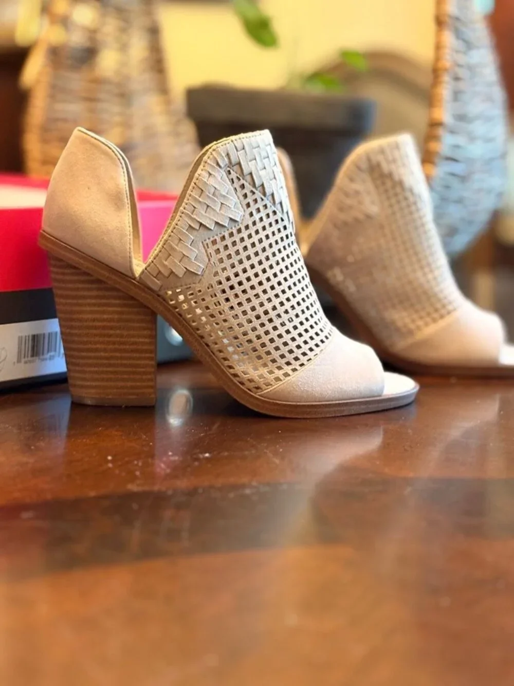 NIB Vince Camuto Fritzey Cutout Woven Suede Booties Taupe 8M